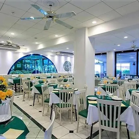 ホテル Locarno 3*