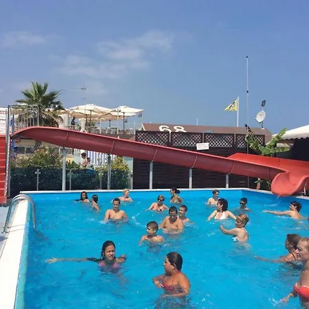 ホテル Locarno 3*