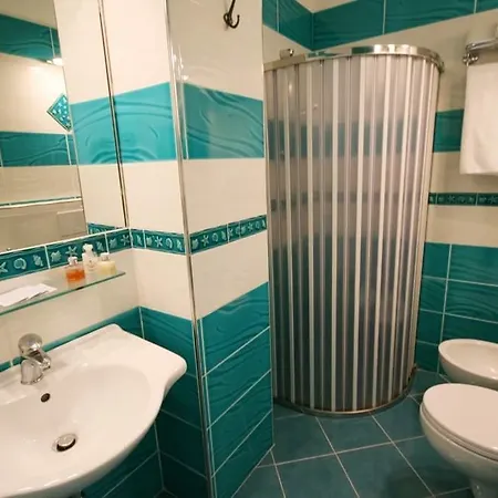 ホテル Locarno 3*